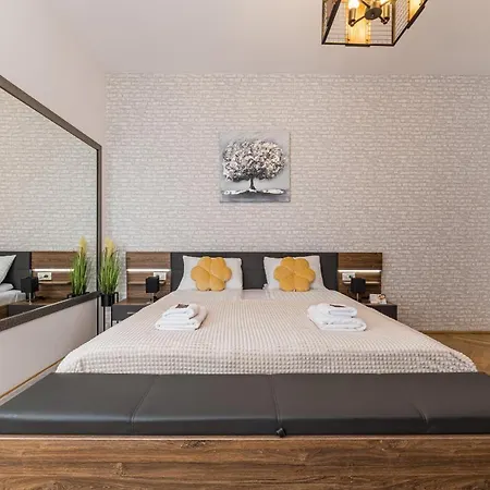 Ama Holidays Afi Apartment